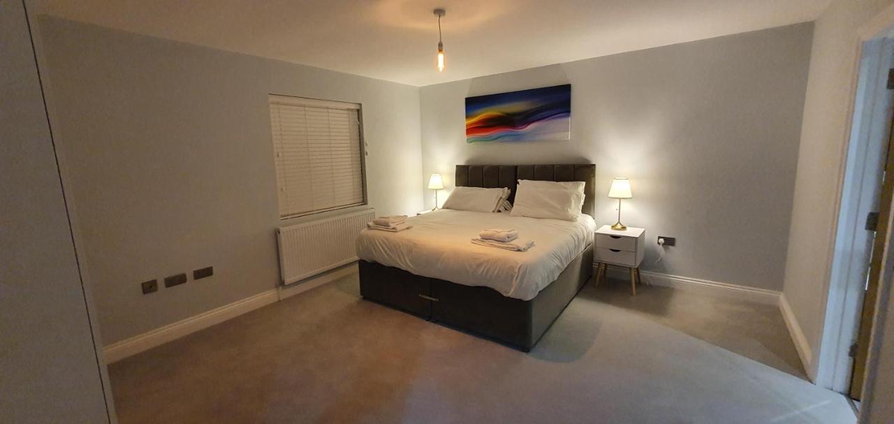 Garland Modern Spacious Apartment, Brentwood 1 Dış mekan fotoğraf