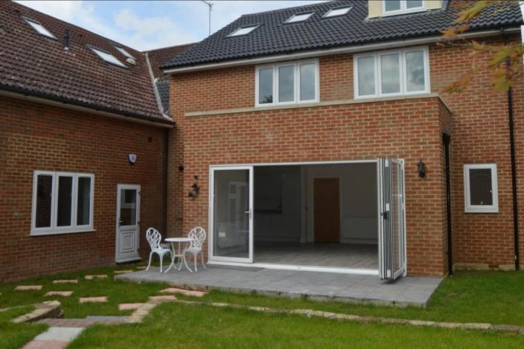 Garland Modern Spacious Apartment, Brentwood 1 Dış mekan fotoğraf