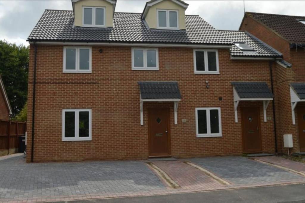 Garland Modern Spacious Apartment, Brentwood 1 Dış mekan fotoğraf