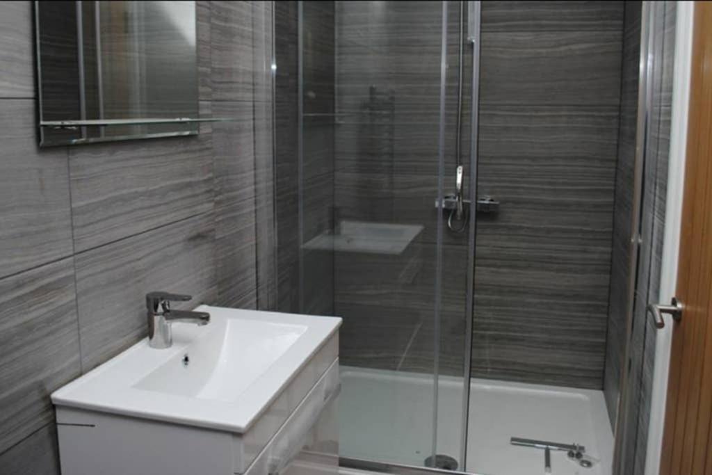 Garland Modern Spacious Apartment, Brentwood 1 Dış mekan fotoğraf