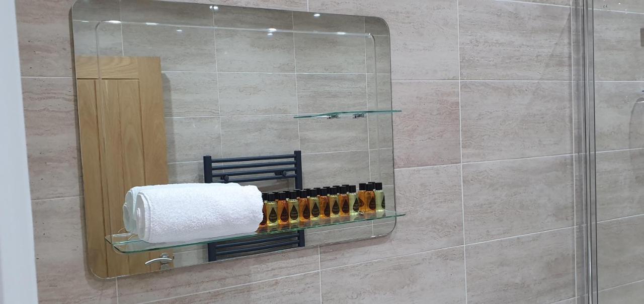 Garland Modern Spacious Apartment, Brentwood 1 Dış mekan fotoğraf