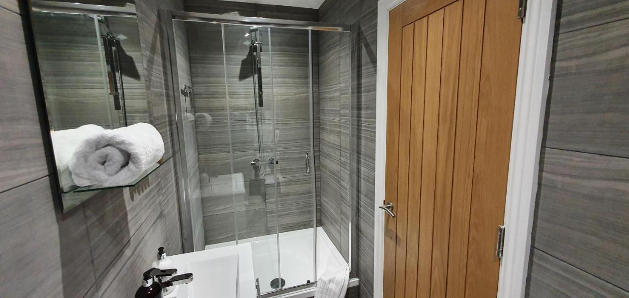 Garland Modern Spacious Apartment, Brentwood 1 Dış mekan fotoğraf