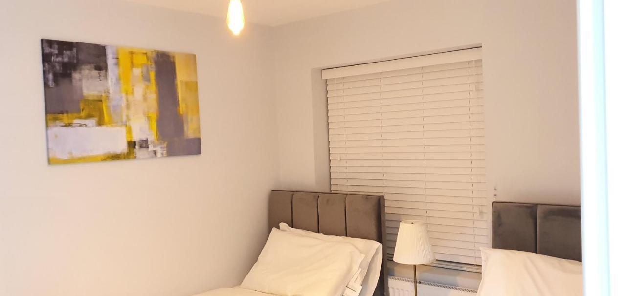 Garland Modern Spacious Apartment, Brentwood 1 Dış mekan fotoğraf