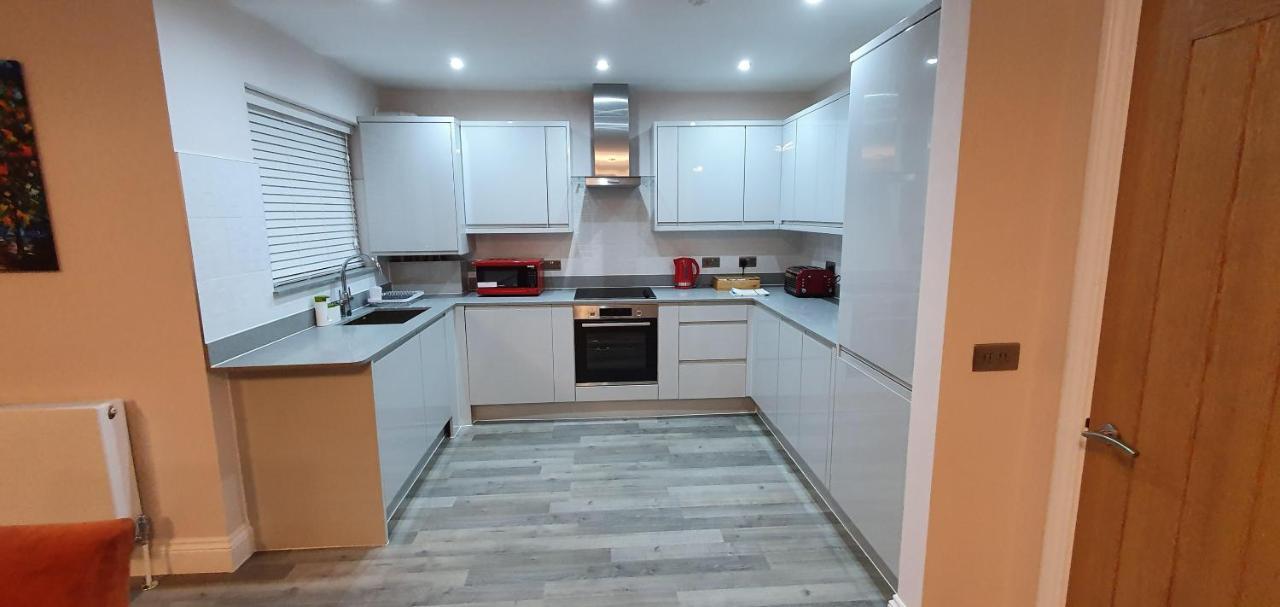 Garland Modern Spacious Apartment, Brentwood 1 Dış mekan fotoğraf