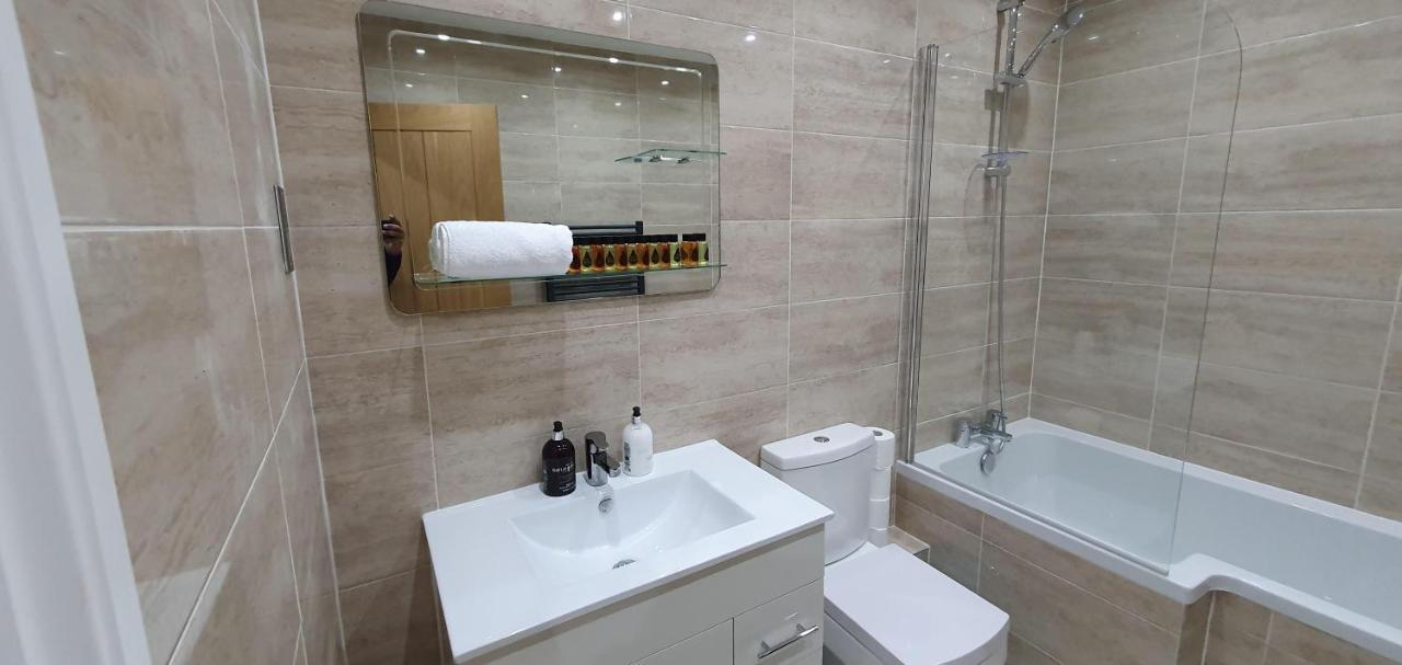 Garland Modern Spacious Apartment, Brentwood 1 Dış mekan fotoğraf