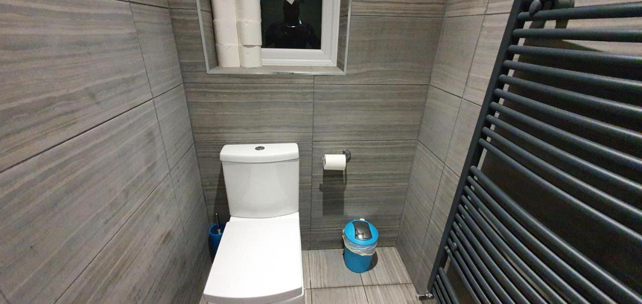 Garland Modern Spacious Apartment, Brentwood 1 Dış mekan fotoğraf