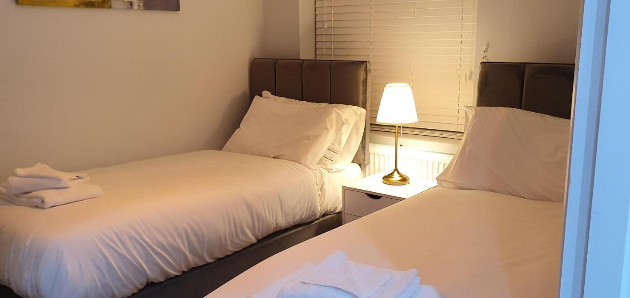Garland Modern Spacious Apartment, Brentwood 1 Dış mekan fotoğraf