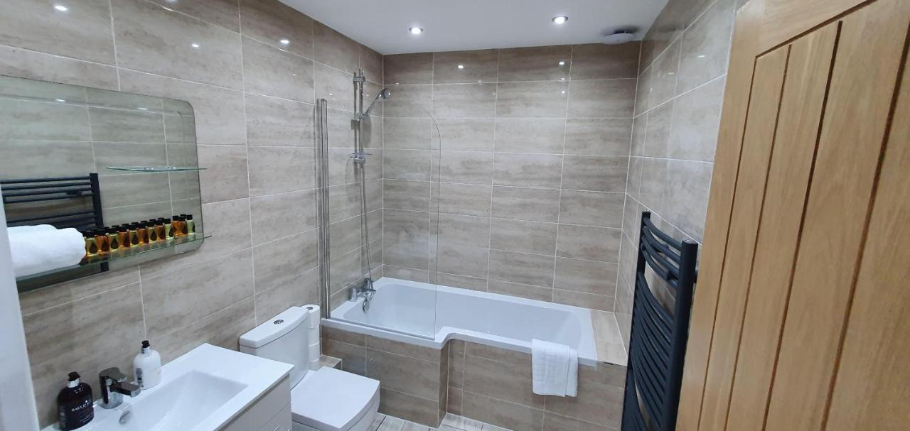 Garland Modern Spacious Apartment, Brentwood 1 Dış mekan fotoğraf