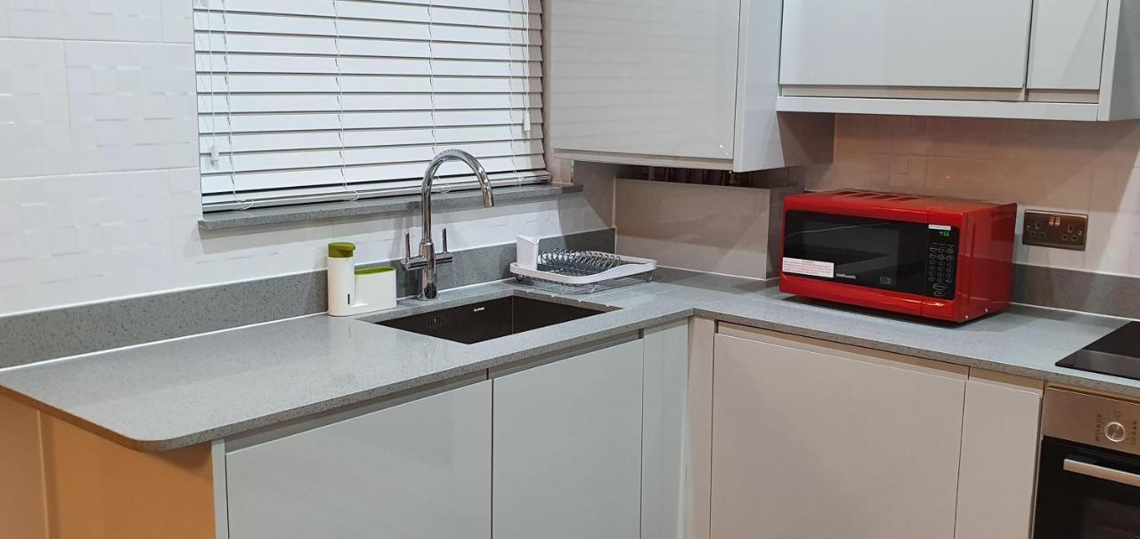 Garland Modern Spacious Apartment, Brentwood 1 Dış mekan fotoğraf